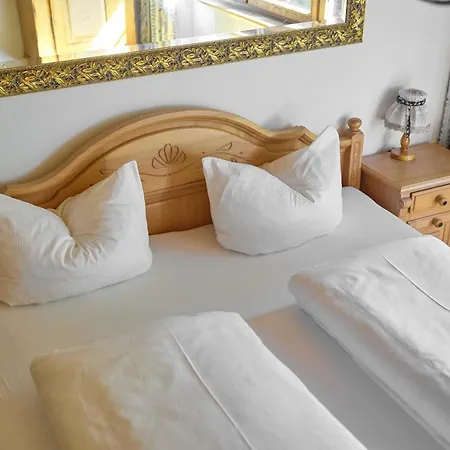 Alt Montafon By Pferd Auf Wolke Hotel apartamentowy 4*