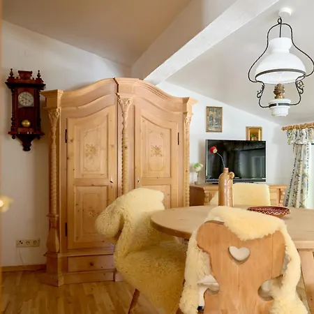 Alt Montafon By Pferd Auf Wolke Hotel apartamentowy